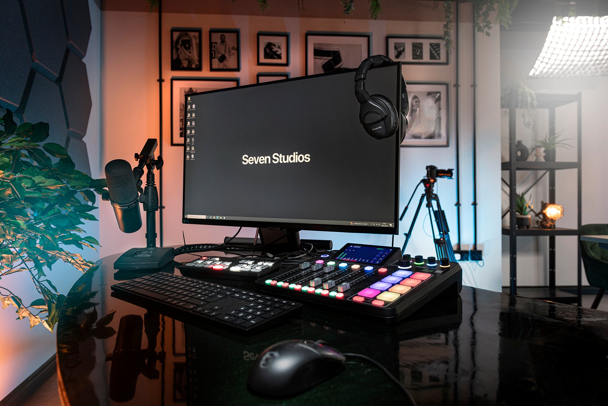 slider image slider_item_VAdfkA